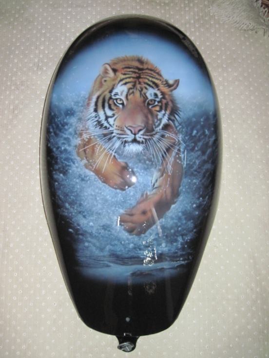 Airbrushed tiger on Harley Vrod tank